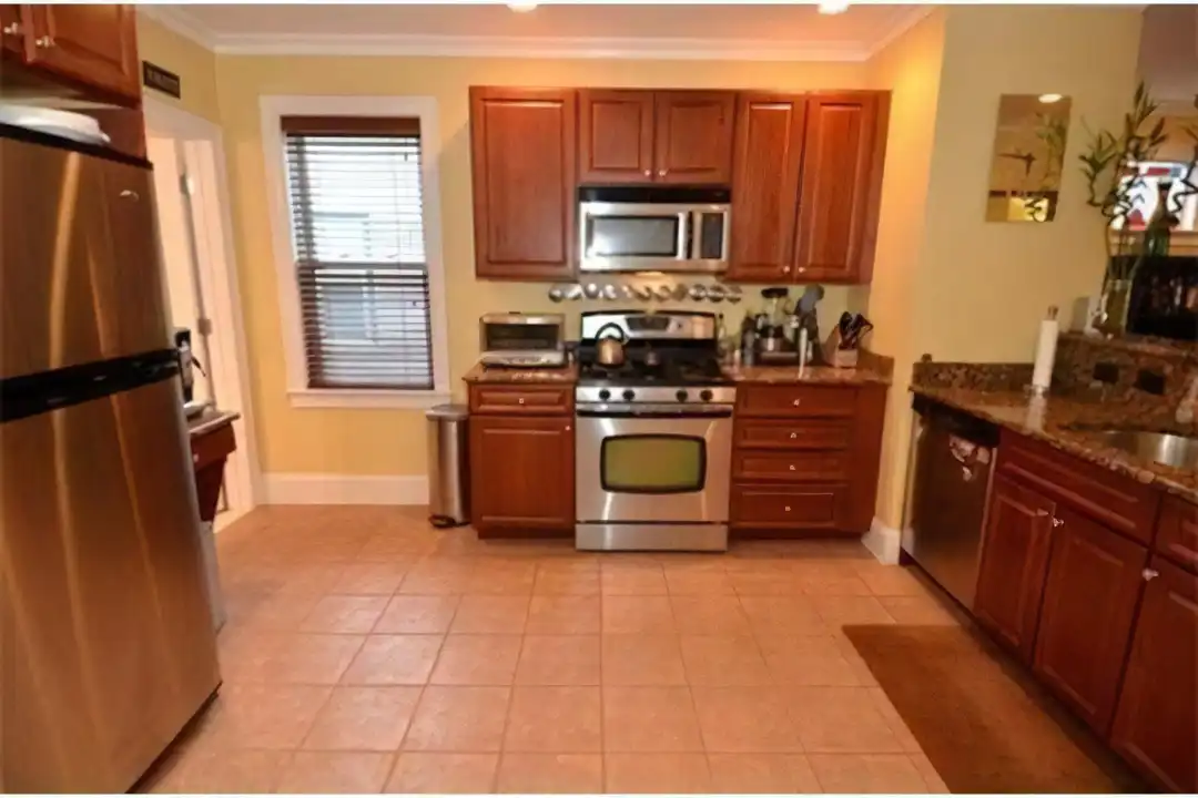 17 Pond St unit 3 - View 2