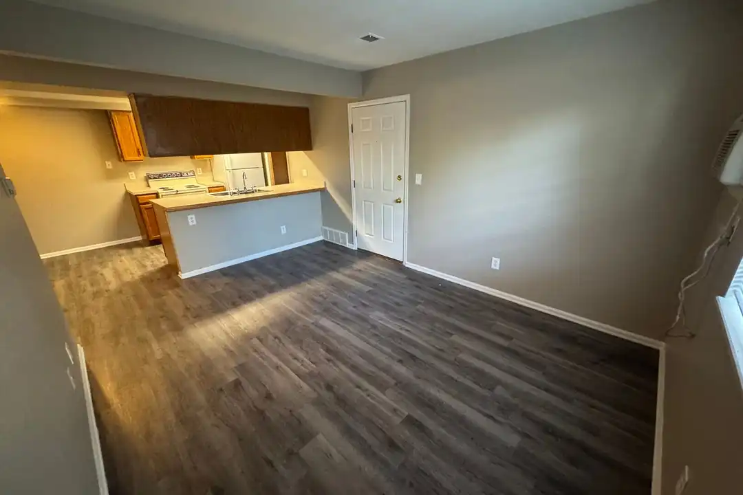 551 W Prentice Ave unit 103 - View 2