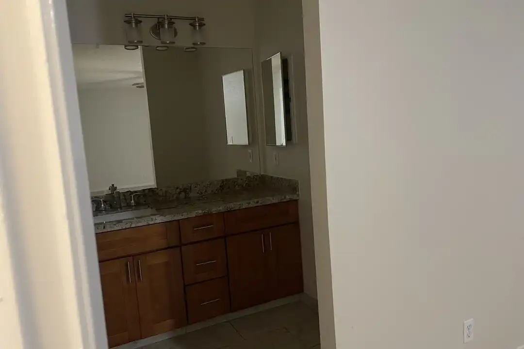 Apartment in Fremont - More