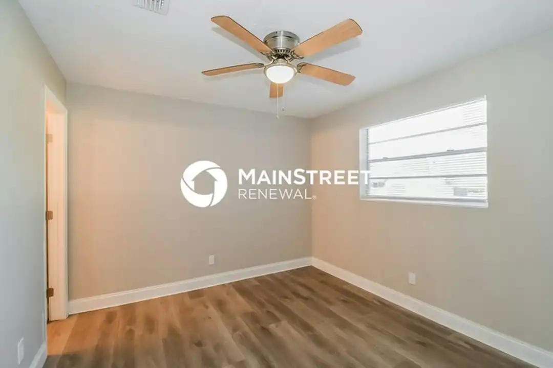 9436 Gisborne Dr - Повеќе