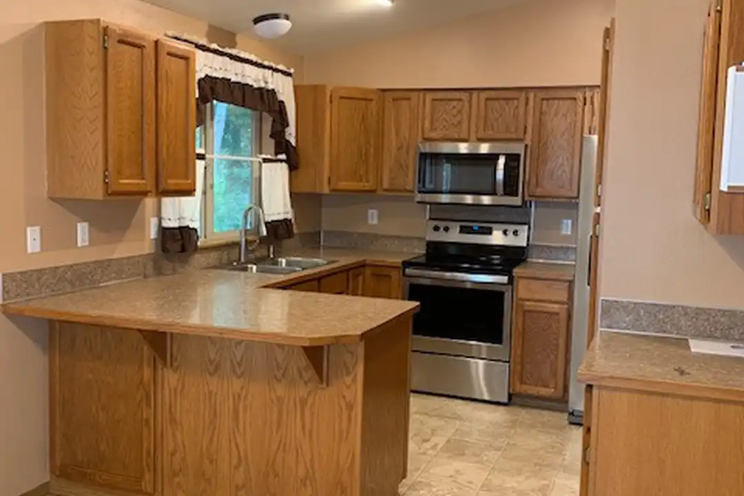 18525 Woodside Dr SE - View 5
