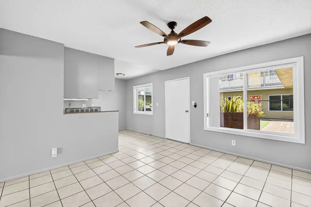 210 E 29th St unit 02 - View 3