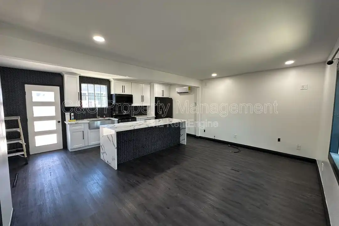 1205 E 4th St - View 2