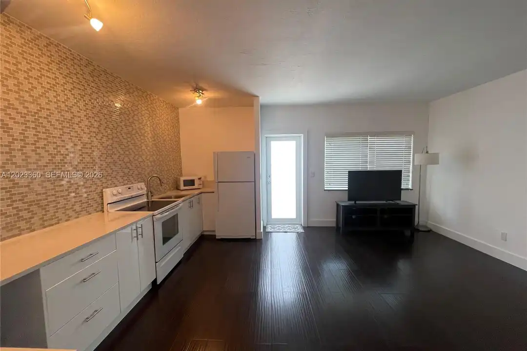 990 Meridian Ave unit - - View 4