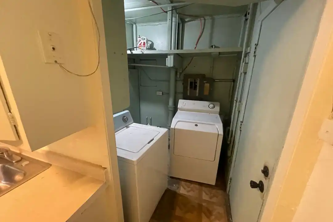 6110 N 39th St - View 5