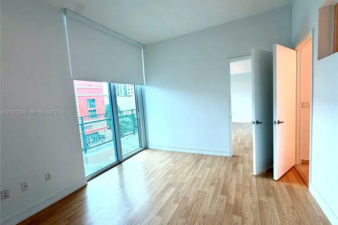Apartment in Miami - More