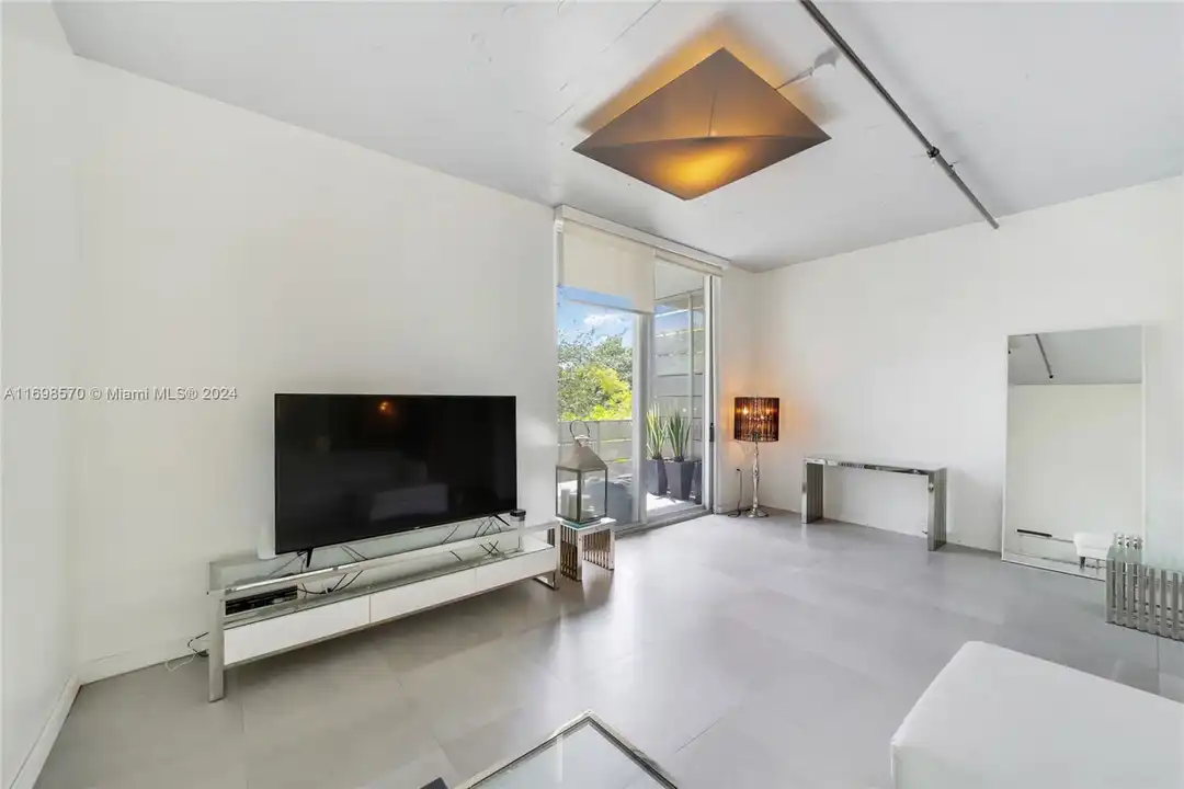 1700 Meridian Ave unit 310 - More