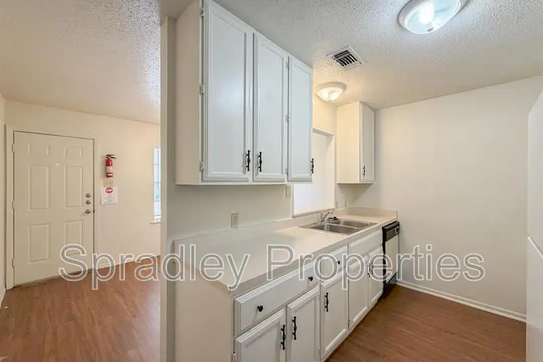 3705A Ivanhoe Dr - View 4