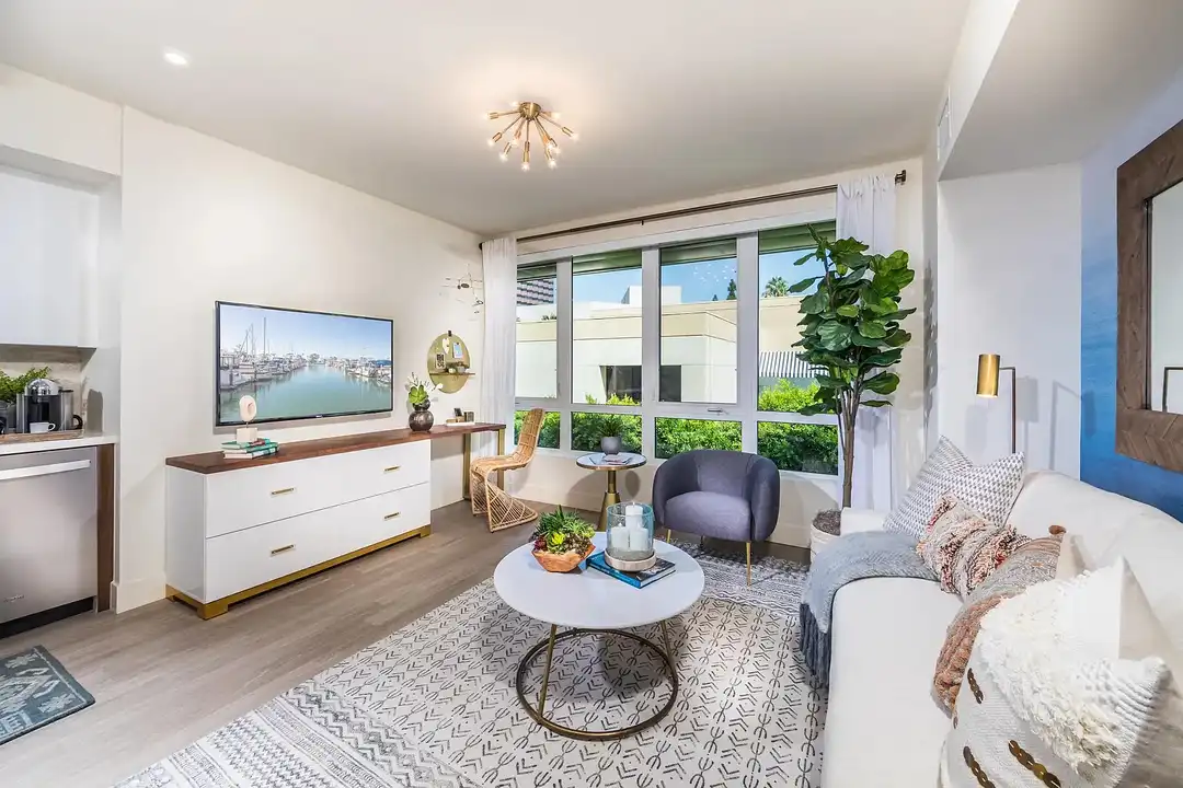 580 Anton - View 3