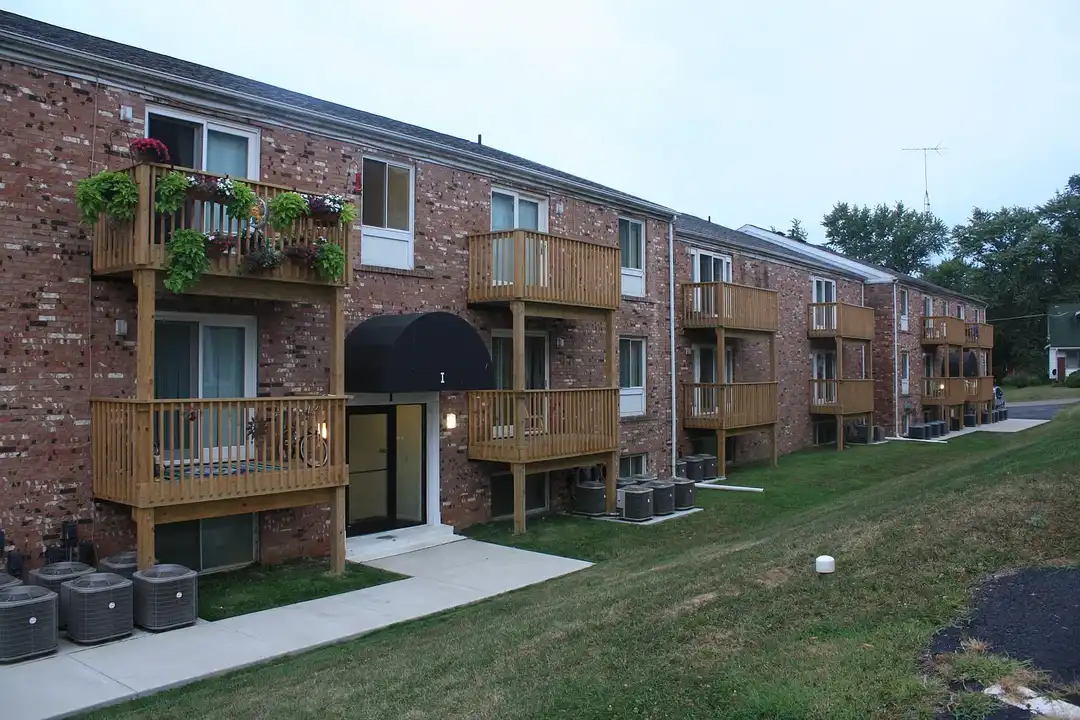 White Oaks Apartments – photo 1 of 21