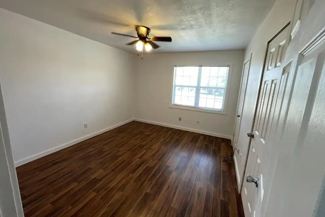 4813 37th St - More