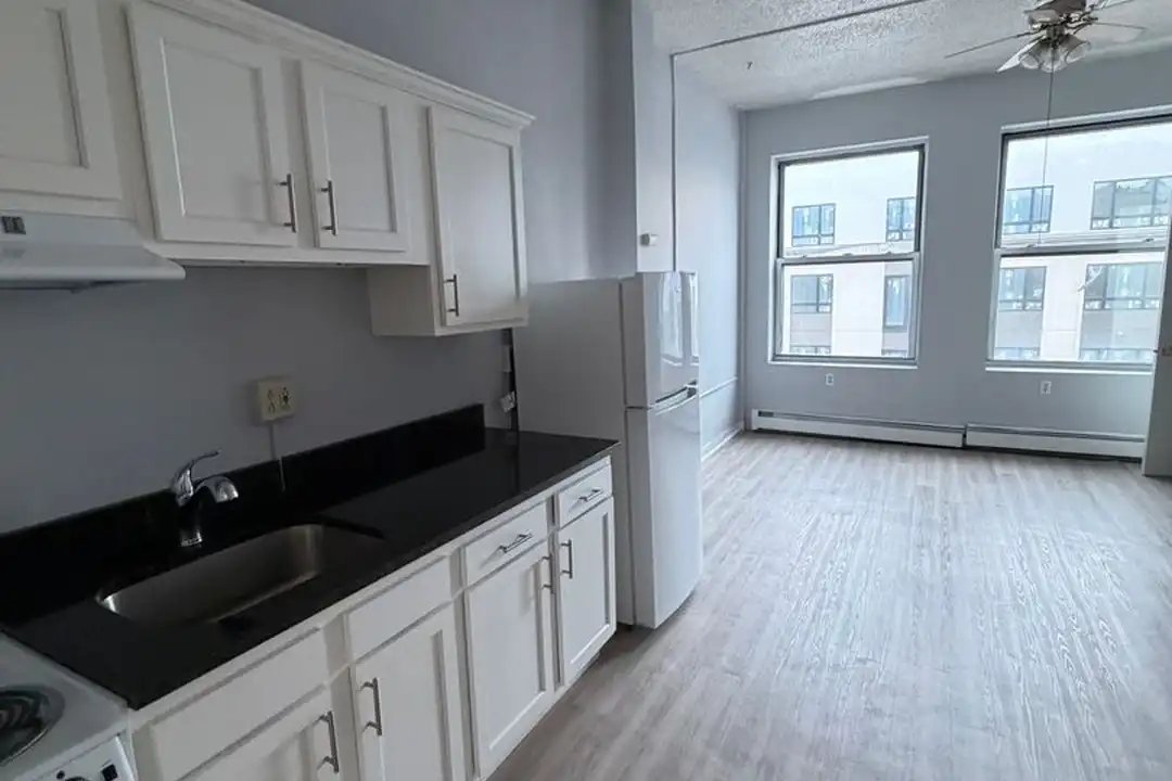 292 Main St unit 506 – photo 1 of 5