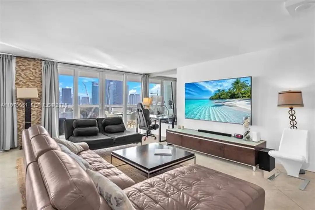 Apartment in Miami - More