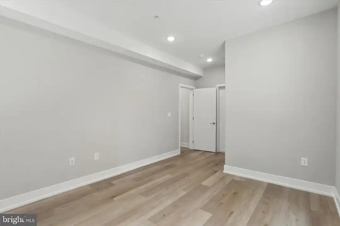 401 E Walnut Ln unit 101 - Pogled 3