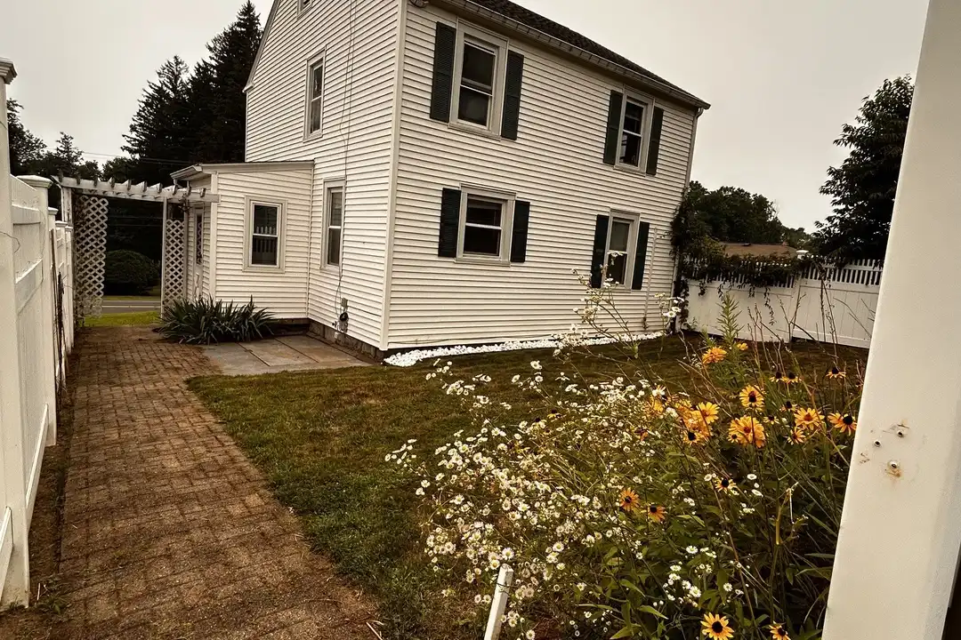 925 Meriden Rd – photo 1