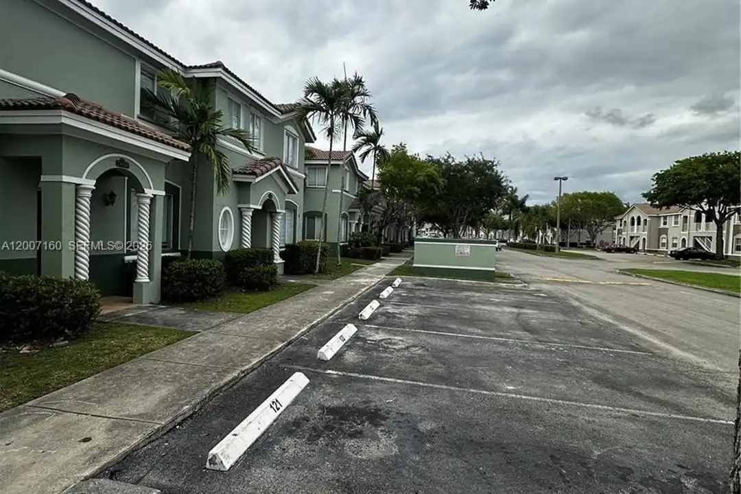 2812 SE 16th Ave #121 - View 2