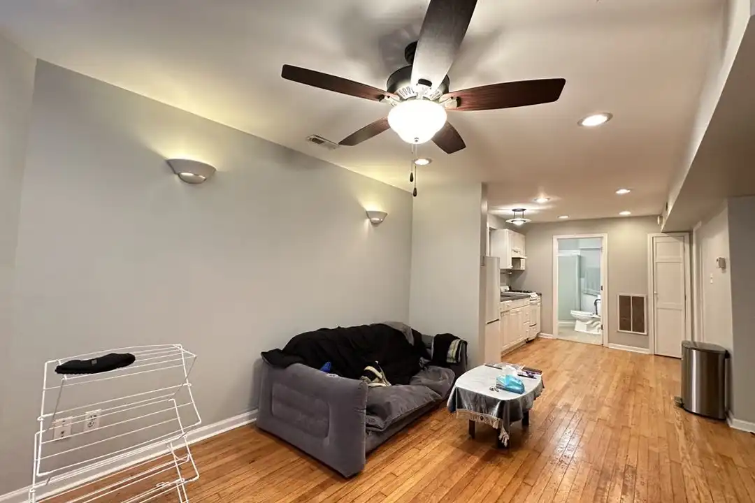 1321 N Claremont Ave unit 6H - More