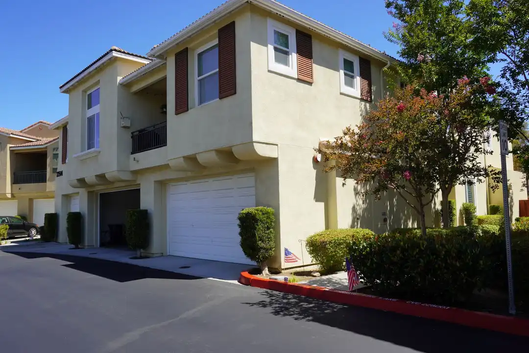 27544 Papillion St unit # 3 – photo 1
