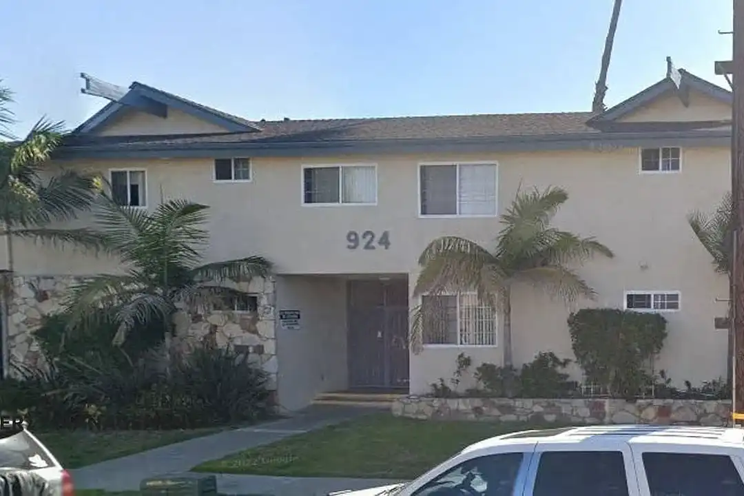 Apartment in Inglewood - View 4