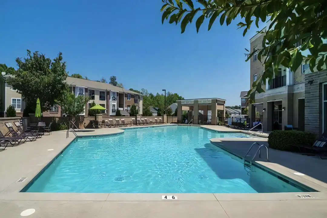 1001 Hayes Ln - More