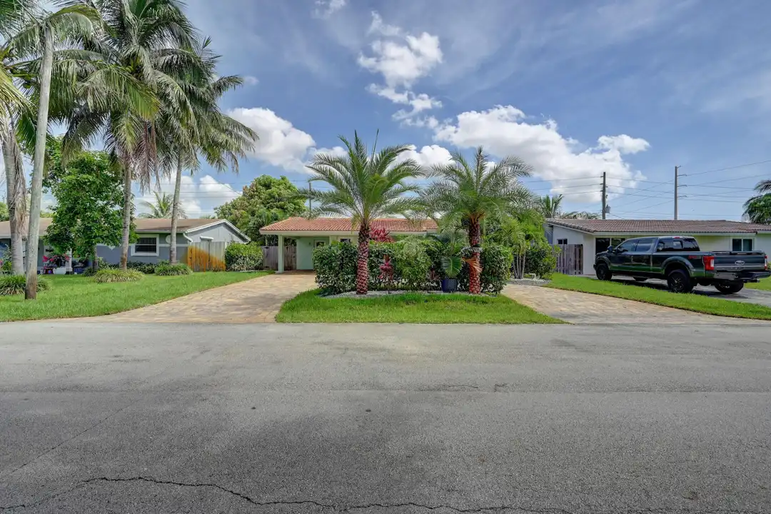 351 NE 41st St - View 3
