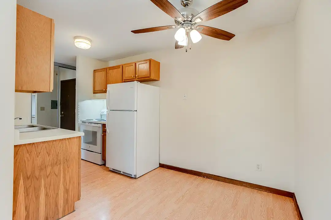 2017 Pillsbury Apartments – další