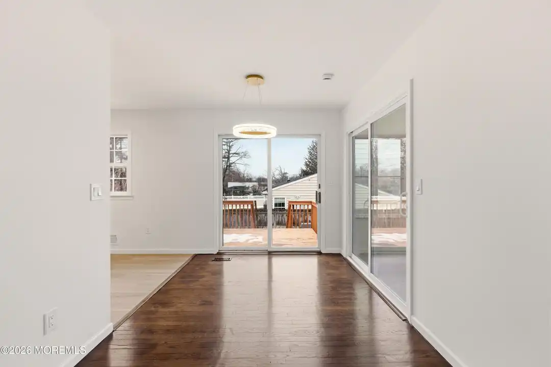 1041 Mulberry Pl - More