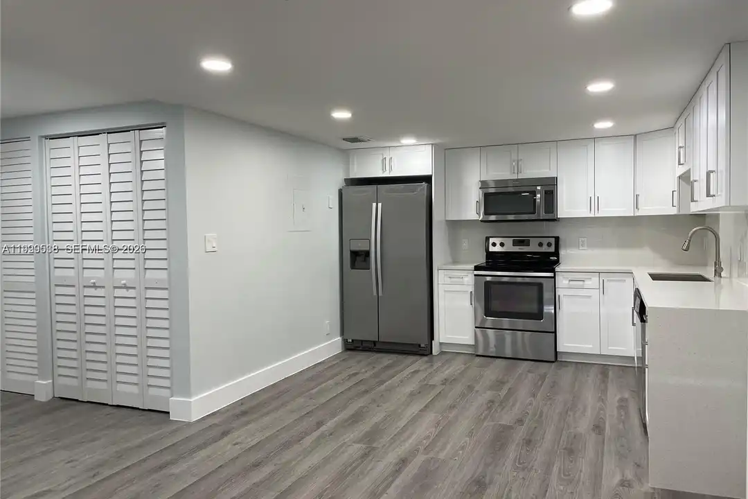 4725 SW 62nd Ave #103 - View 2