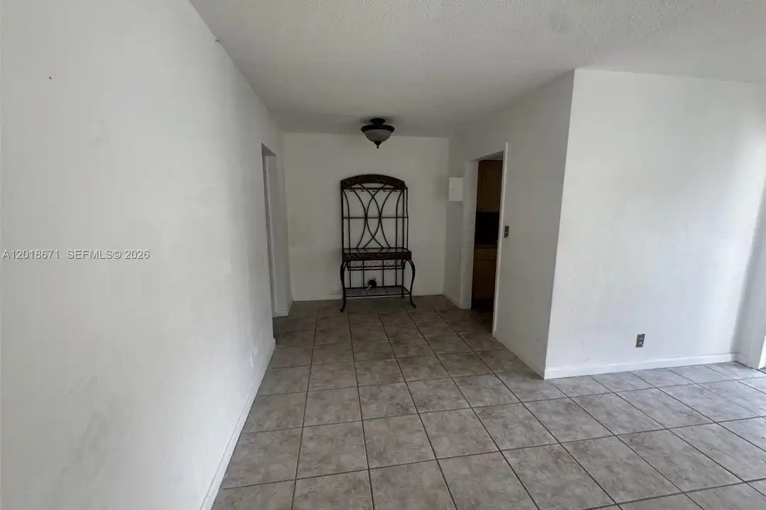 923 SE 2nd Ave #4 - More