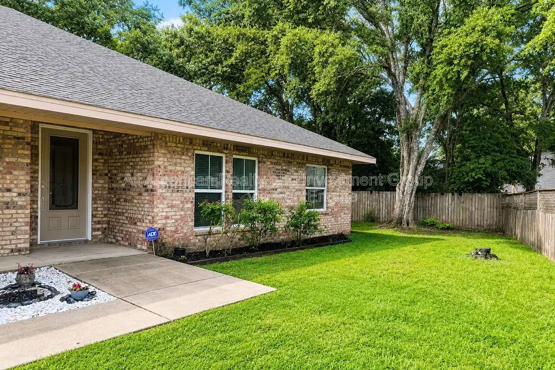 598 Emerald Ln - View 3