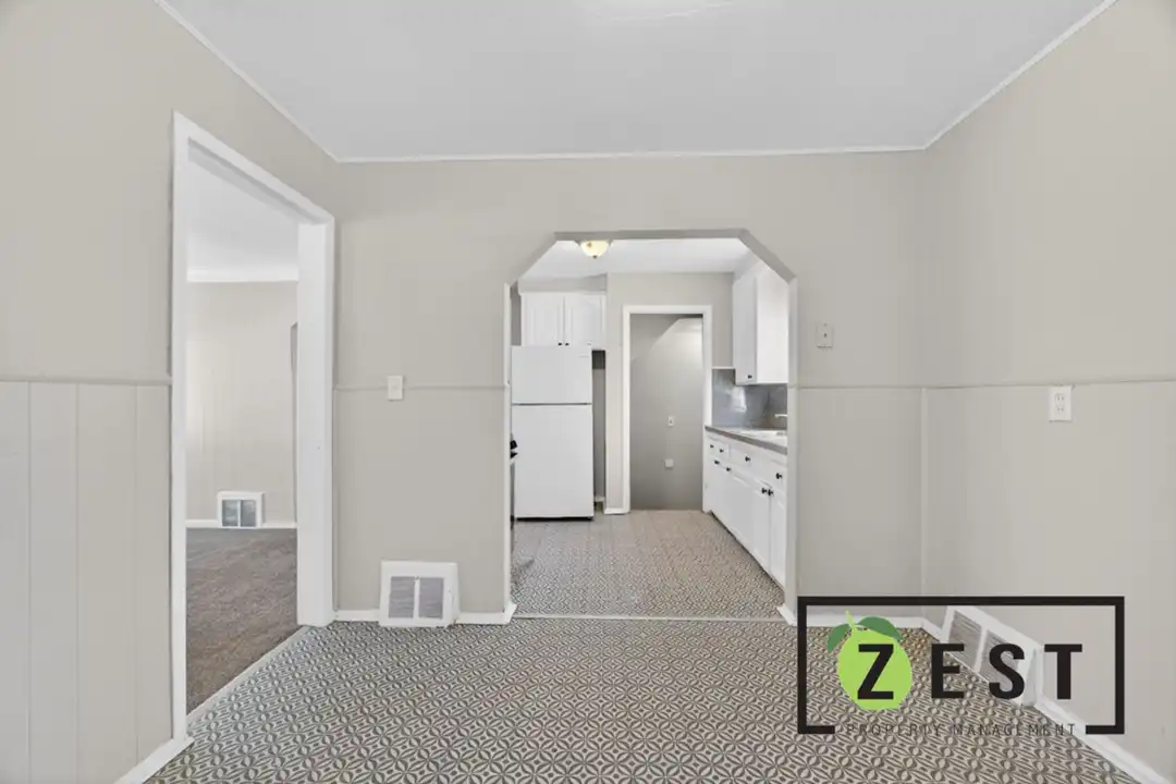 8262 Rosemont Ave - View 6