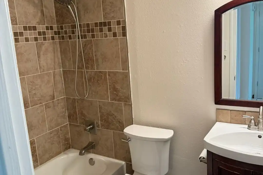 1925 N 35th St - More