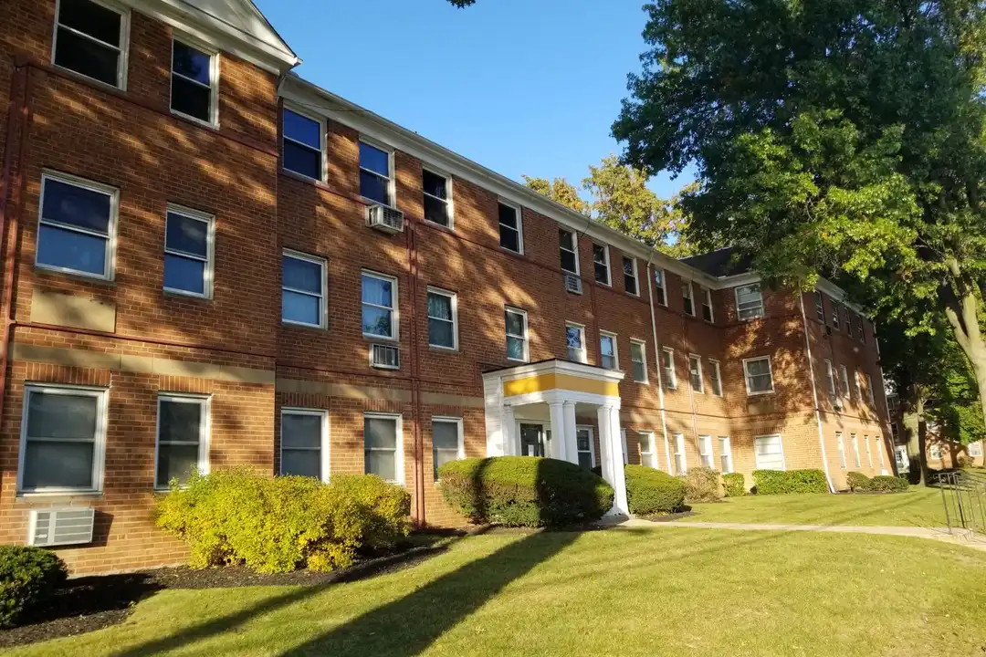 13420 Euclid Ave unit 1817-307, East Cleveland – photo 1 of 4