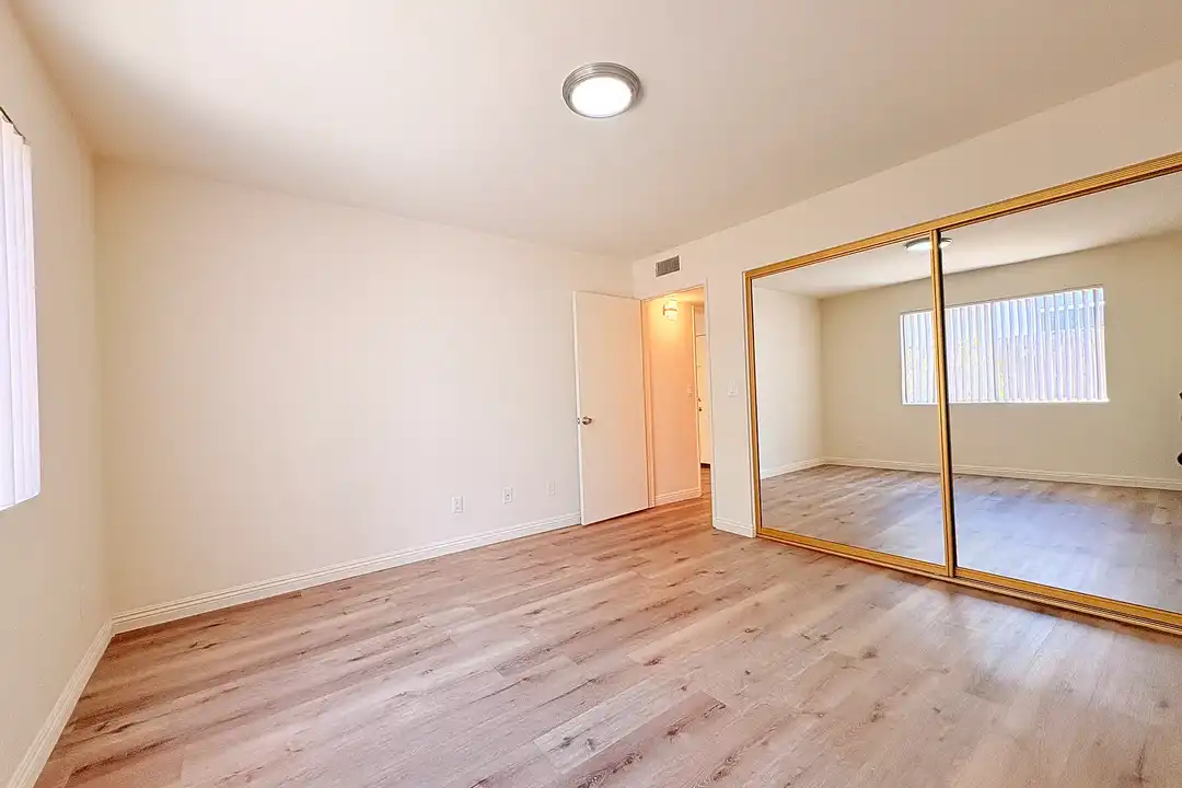 1049 Winchester Ave - View 6