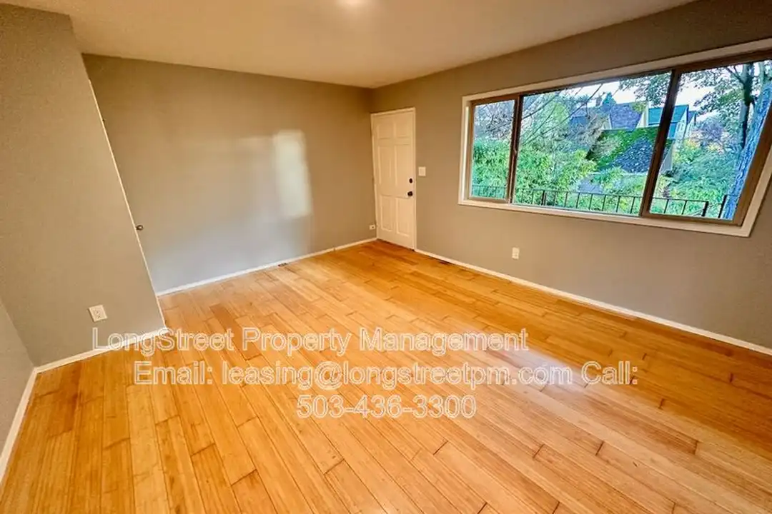 121 SE 30th Pl - View 6