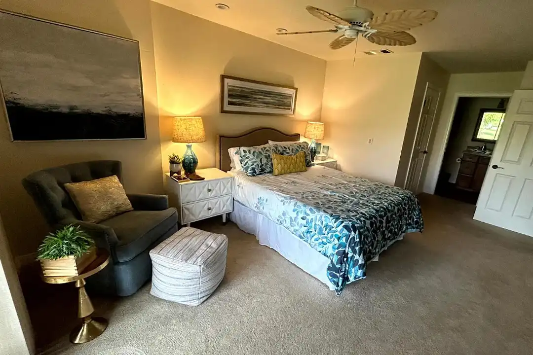 206 Lakecrest Ln - More