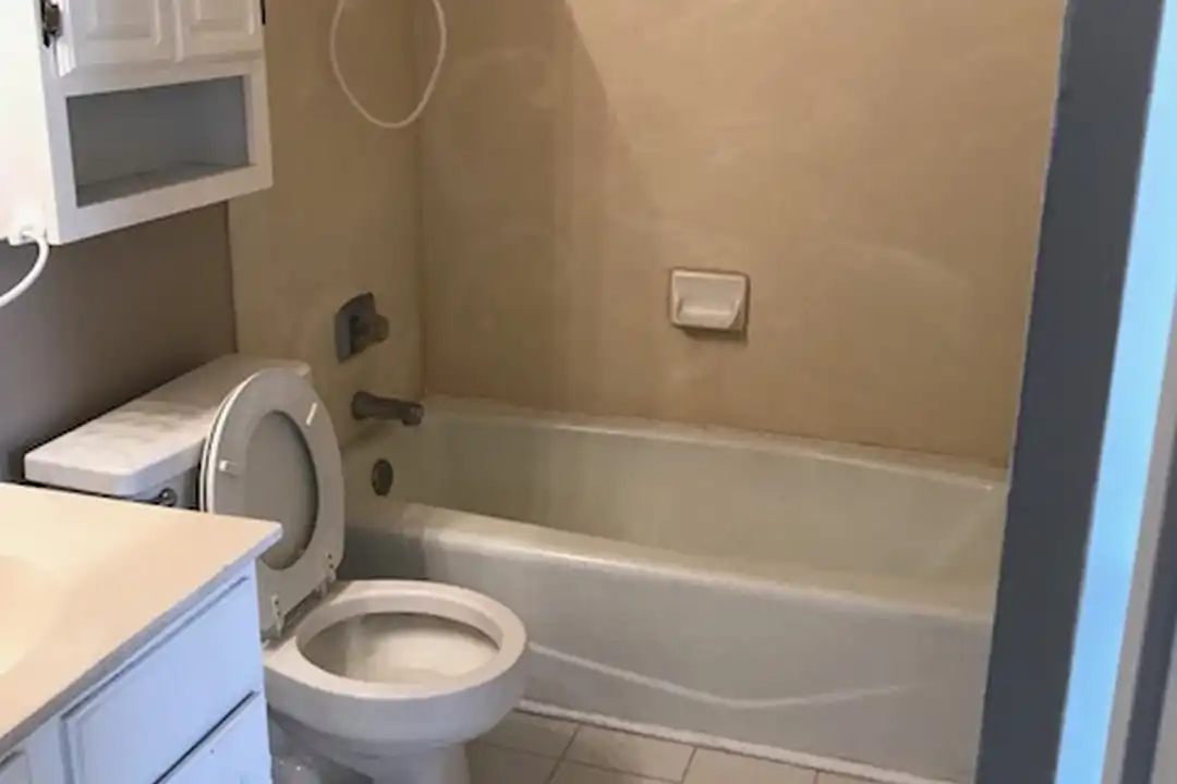 107 S St Jean St unit 107 - View 5