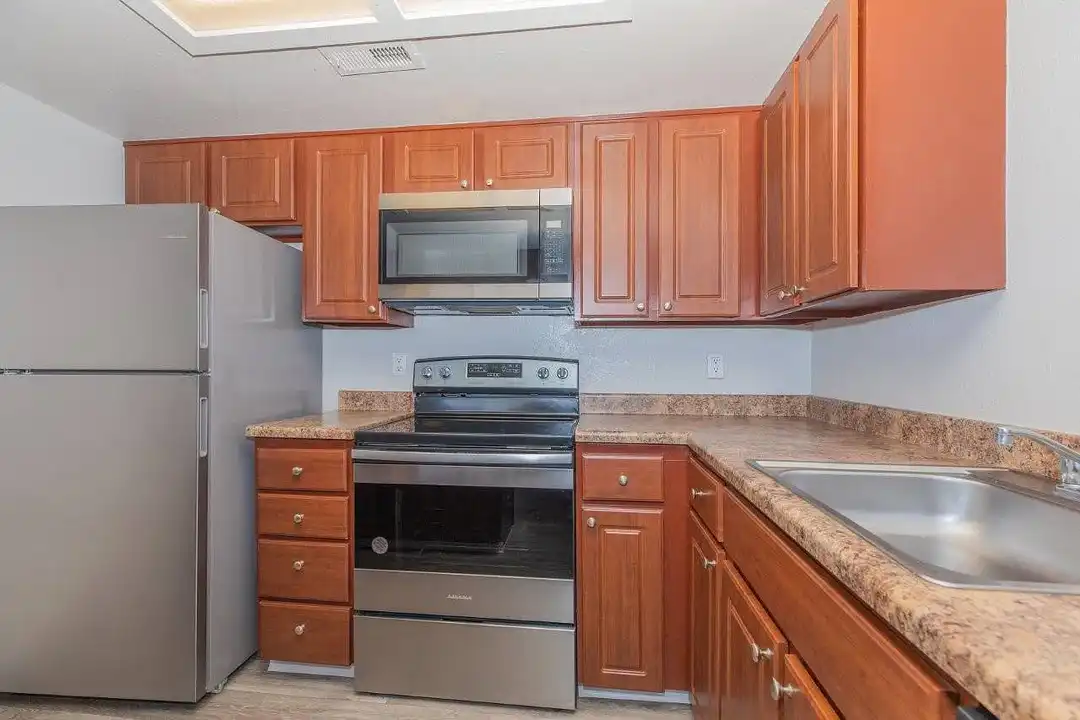 Peak at Oro Valley – photo 1