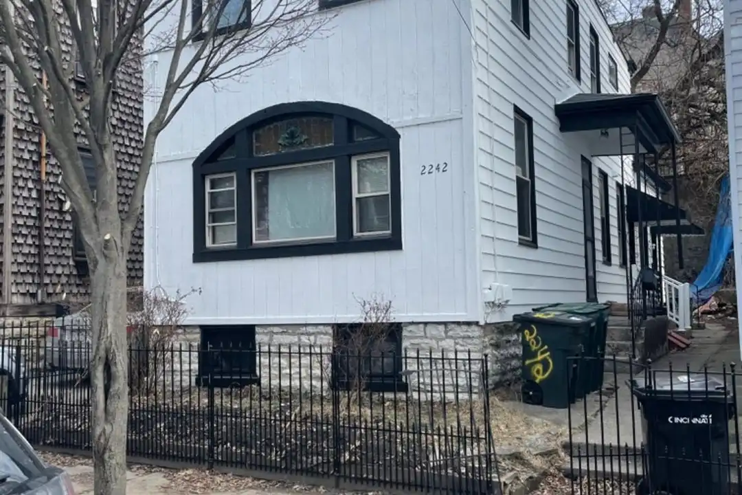 2242 Victor St – photo 1