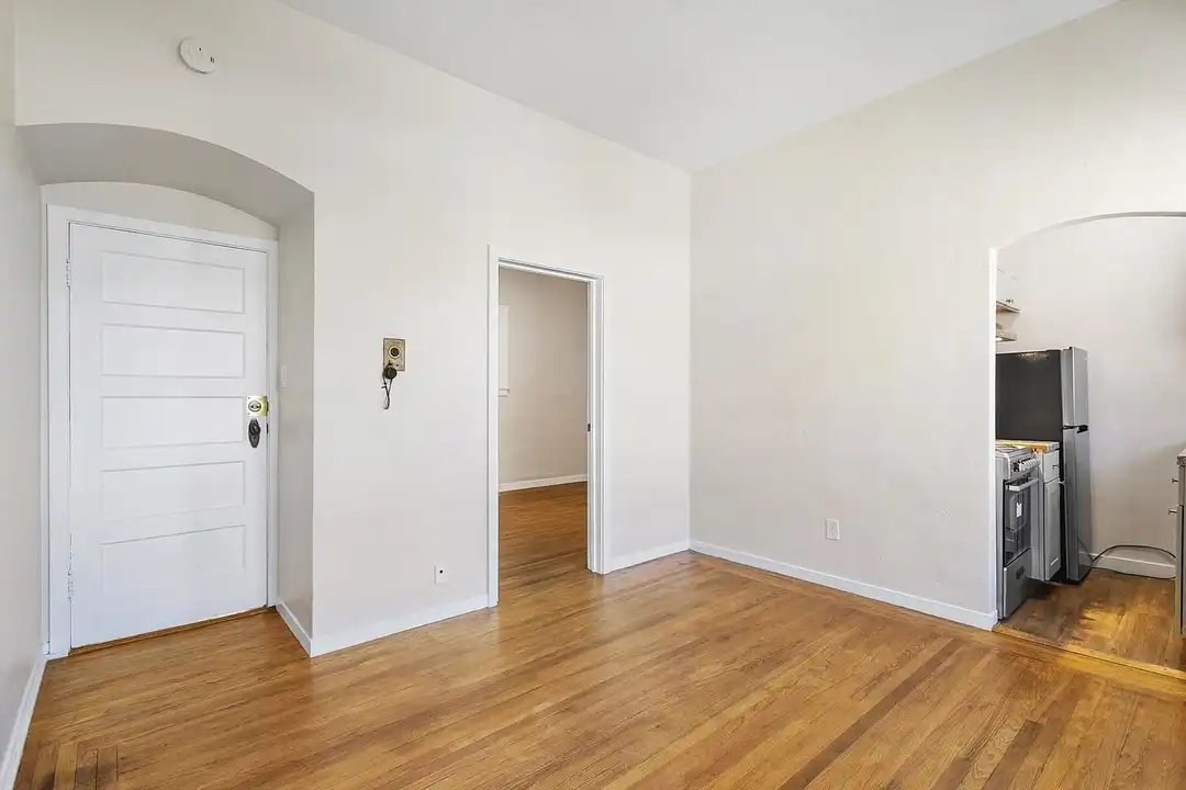 2318 Santa Clara Ave unit 2318 Santa Clara Ave #E - LU - View 4