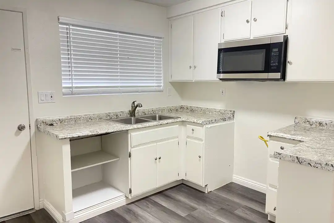 600 E Lugonia Ave unit C – photo 1