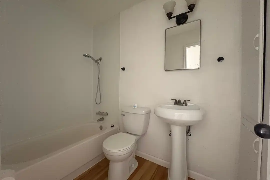 401 S Jefferson St unit 3 - View 6