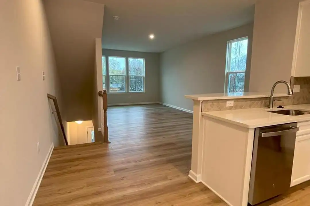 2 Sidney Ln - More