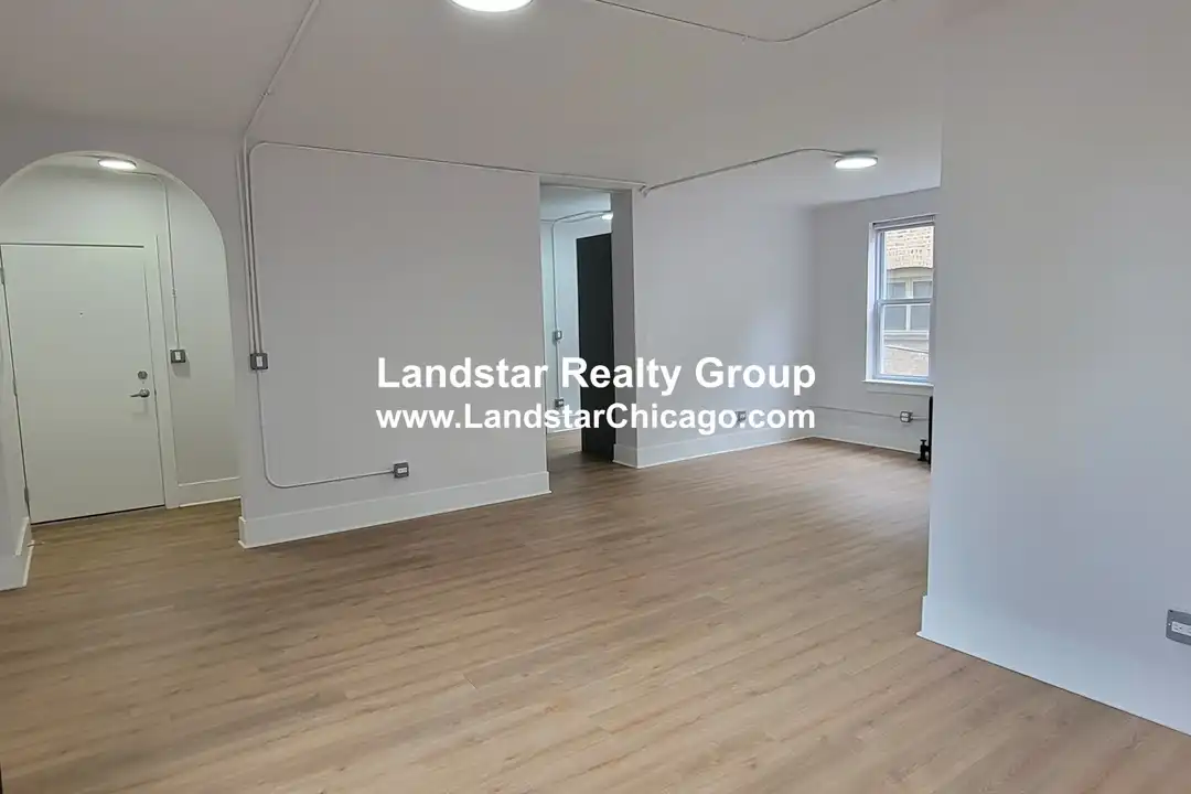 1349 W Estes Ave unit L4 - View 3