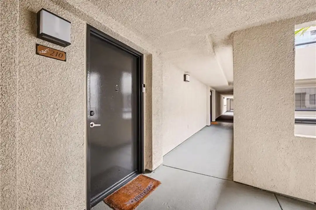 5530 Owensmouth Ave unit 210 - View 2
