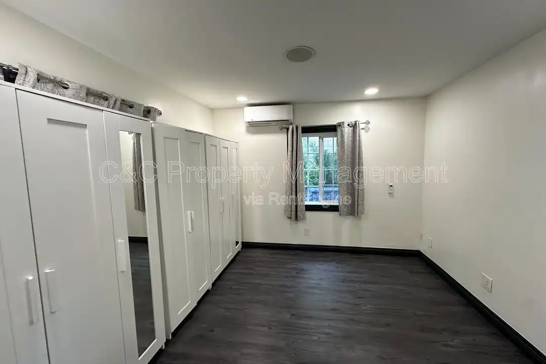 1205 E 4th St - View 6