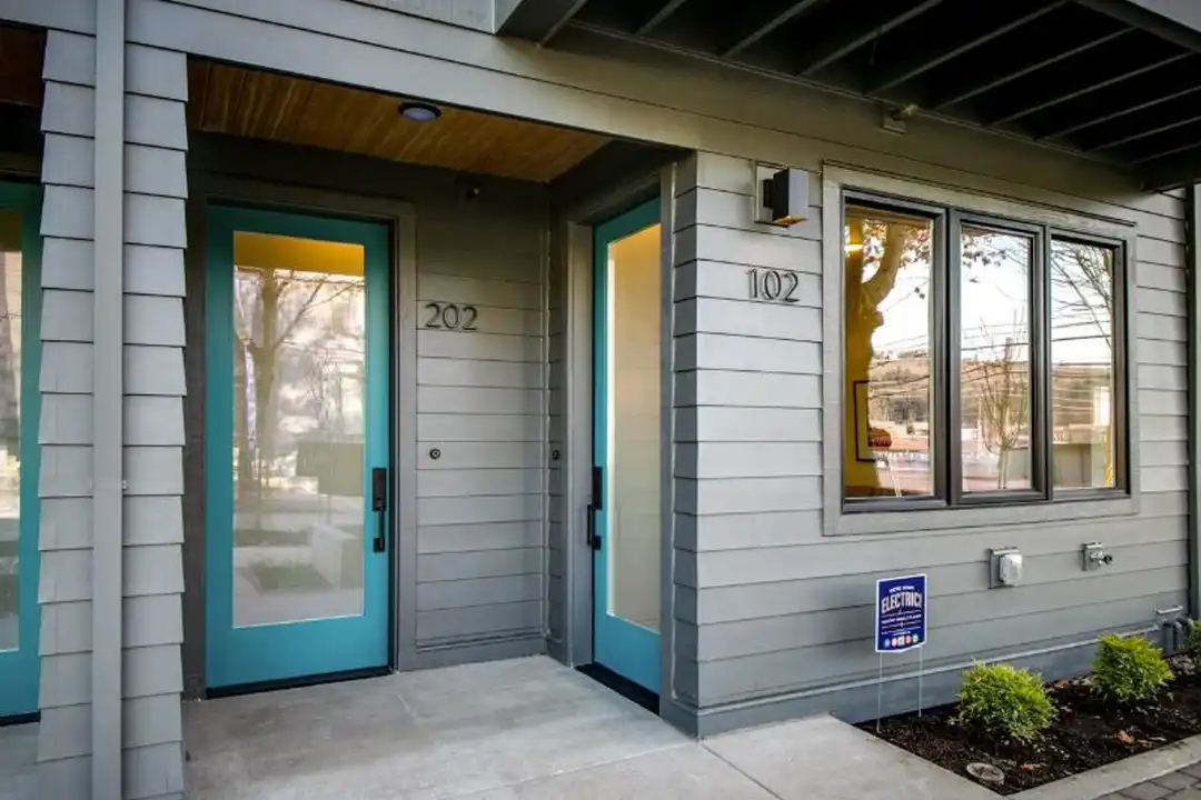 601 SE Spokane St unit # 201 - View 2