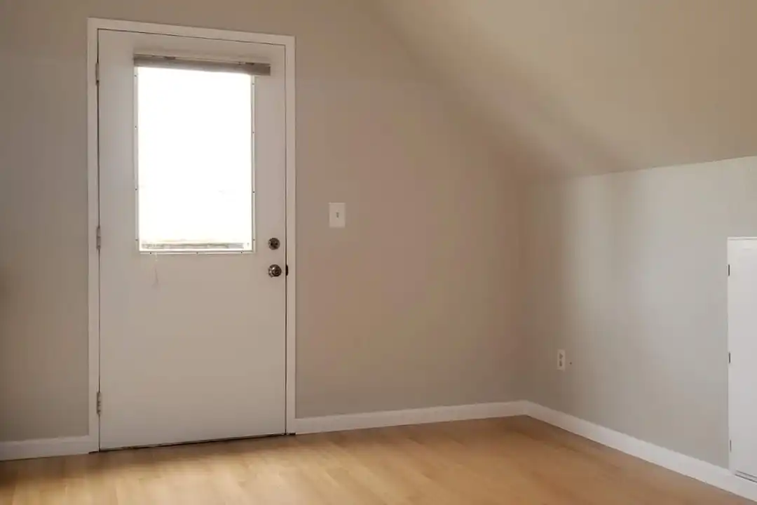 717 Adams St SE - View 4