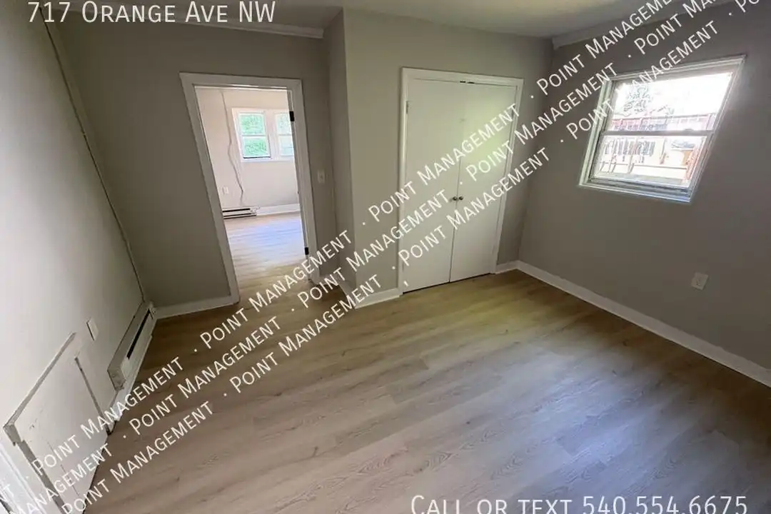 717 Orange Ave NW - View 3