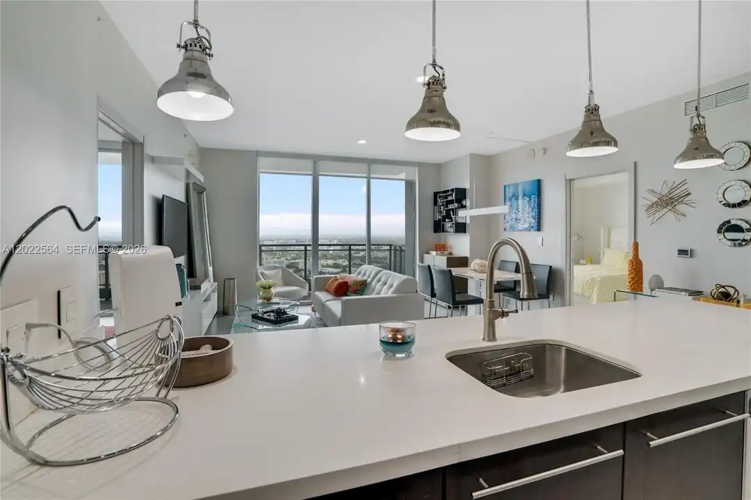 Apartment in Miami - View 5